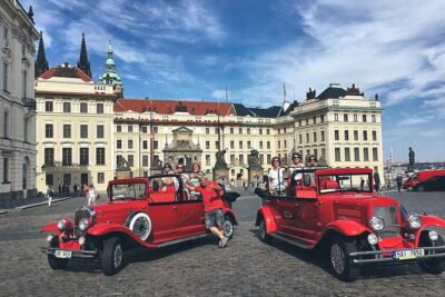 1,5 hour oldtimer convertible Prague sightseeing tour