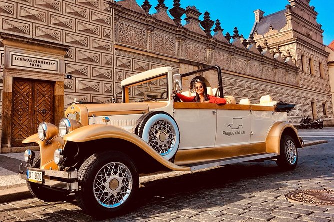 1,5 hour oldtimer convertible Prague sightseeing tour - Dancing House, Fred and Ginger in the Middle of Modern Prague