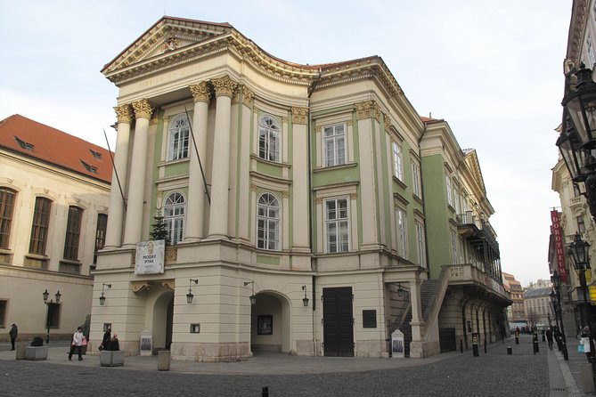 2:5-Hour Walking Tour of Old Town Prague with Boat Ride - Josefov (Jewish Quarter) and synagogues: what to watch for