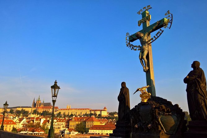 2:5-Hour Walking Tour of Old Town Prague with Boat Ride - Old Town Hall and the Astronomical Clock: more than a quick look