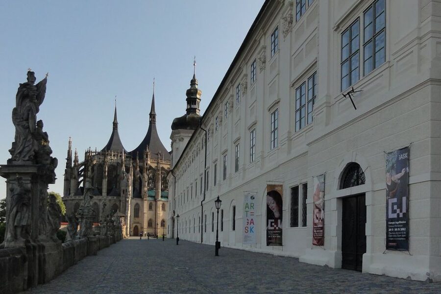 Bone Church and Kutna Hora Private Tour from Prague - Lunch in Kutná Hora: using your guide to pick a real Czech meal