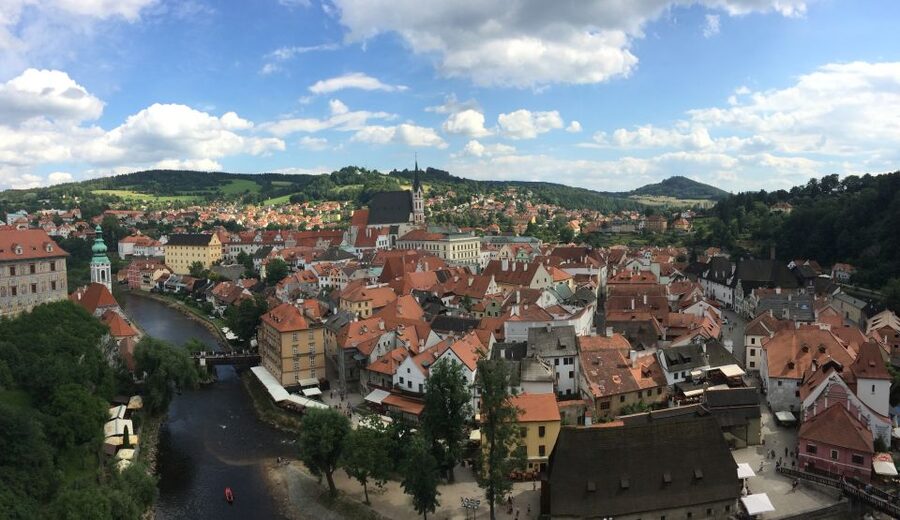 Český Krumlov: 2 Hour Private Walking Tour with Guide - Castle courtyards and terrace views: the part that makes you pause