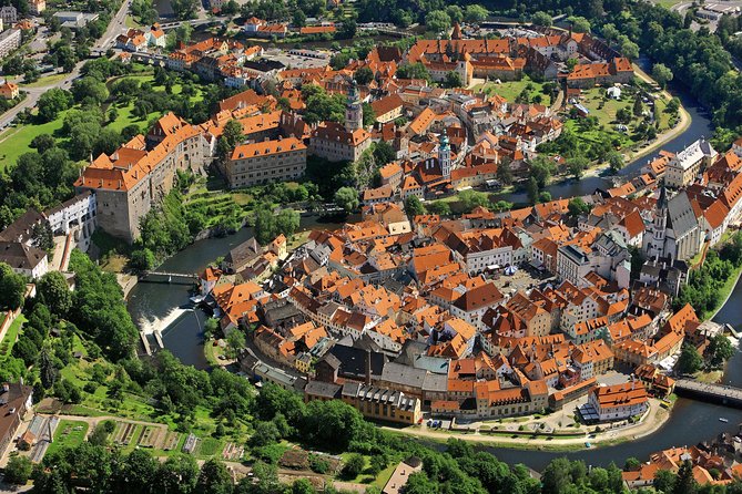 Cesky Krumlov Full day tour from Prague and back - Key highlights at a glance