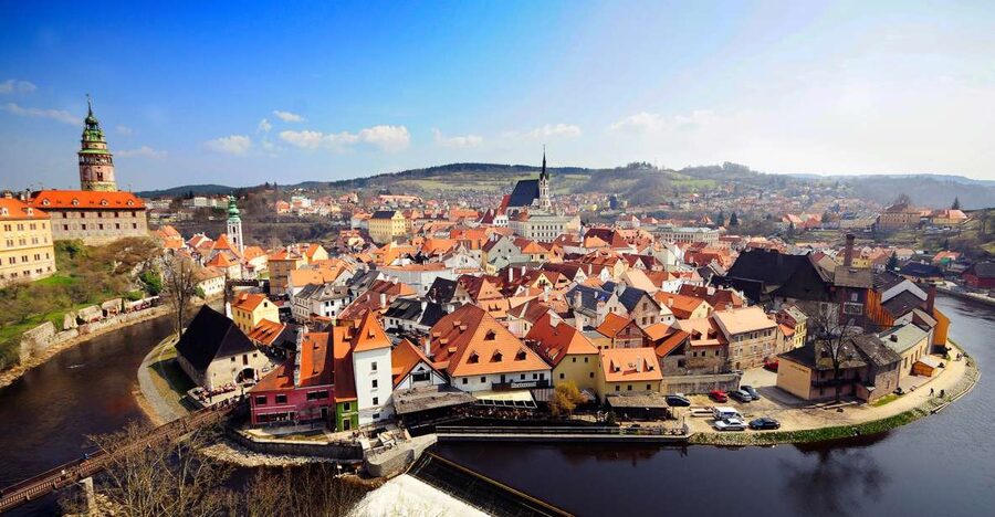 Český Krumlov - FULL DAY TRIP WITH LIVE GUIDE - The guided town walk: 4 hours to connect streets with the Rozmberks