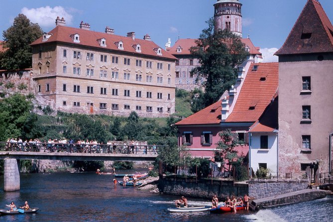 Cesky Krumlov One Day Trip from Prague by bus - Český Krumlov Castle timing: what you get inside, and what changes in winter