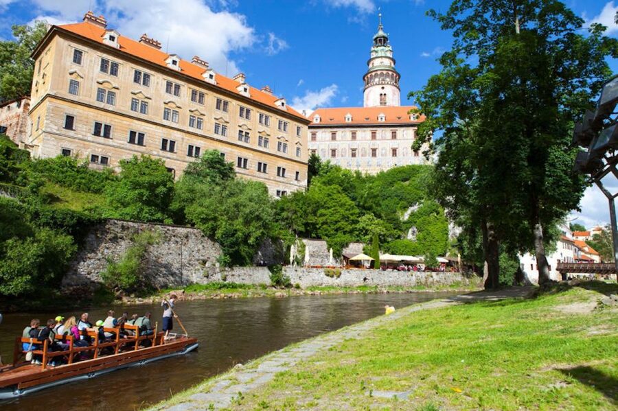 Český Krumlov: Wooden Raft River Cruise - Meeting point, parking tip, and how to fit it into your day