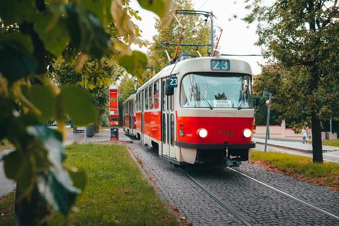 Classic Prague Castle Tour, Strahov Monastery & Castle District - Klarov Park to Strahov Hill: the tour’s smart start