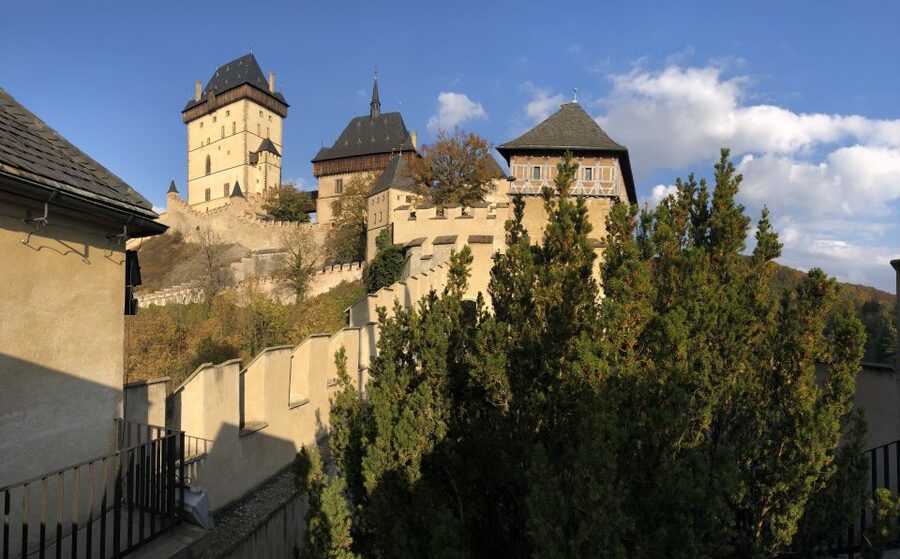 Coutryside bike tour to Karlstejn Castle. - Pedaling the Vltava: easy pace, long views, and village momentum