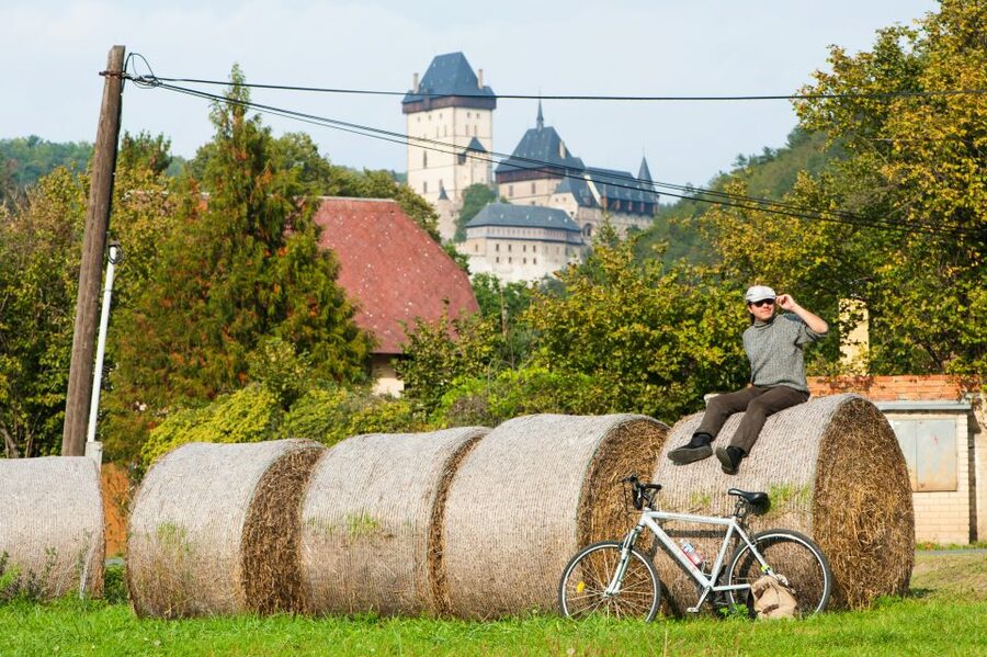 Coutryside bike tour to Karlstejn Castle. - The ride back, plus that final Prague New Town refreshment stop