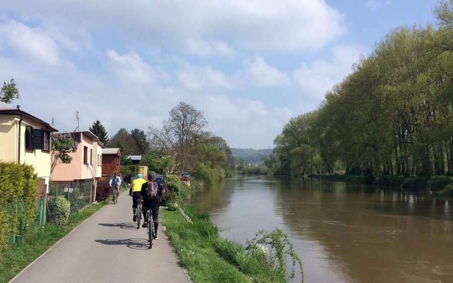 Coutryside bike tour to Karlstejn Castle. - Getting set up at Praha Bike, and what the gear really means