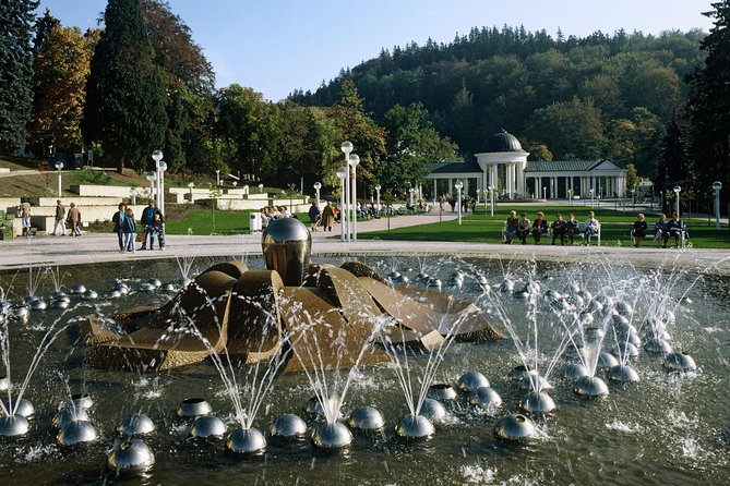 Czech Spas of Karlovy Vary and Marianske Lazne from Prague - The Moser Glass Museum stop that adds real substance