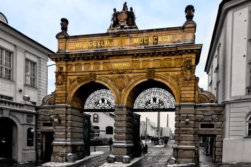 Day trip to Pilsner Urquell brewery and Bohemian glassworks - Plzeň sightseeing in 30 minutes: St. Bartholomew and the Great Synagogue