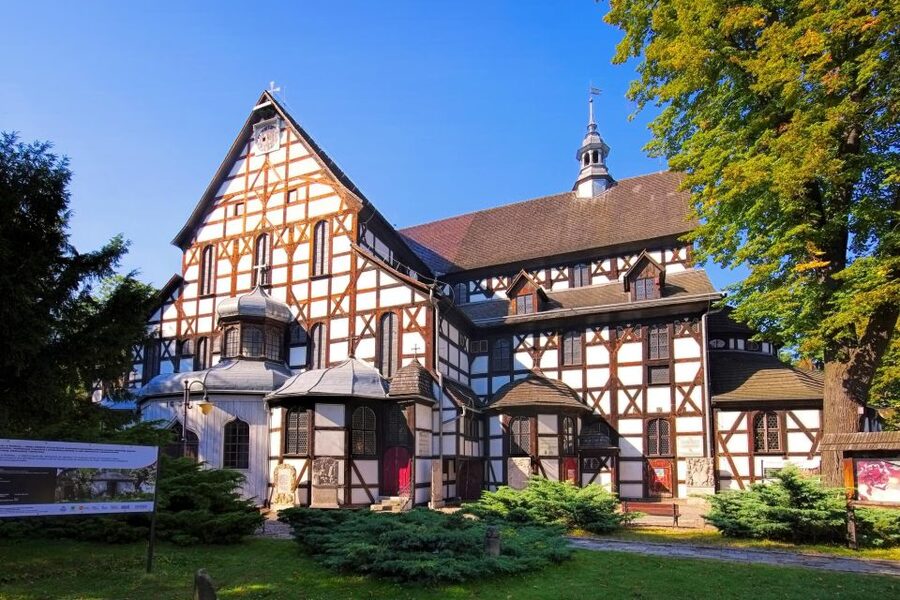 Day Trip to Rock City in Adrspach and Church of Peace - When the terrain is tight: tips for moving through narrow passages
