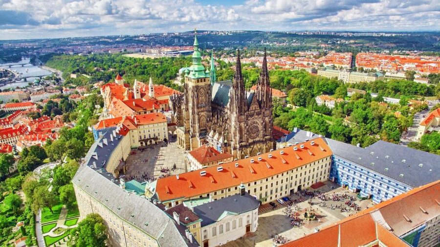 Discover Prague Private Tour - 3 hours - Hotel pickup and the walking versus car choice