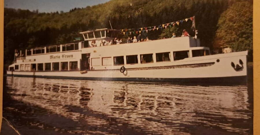 Exclusive Christmas cruise with Christmas Eve buffet - Christmas carols and the buffet dinner: what to expect, and how to judge the value