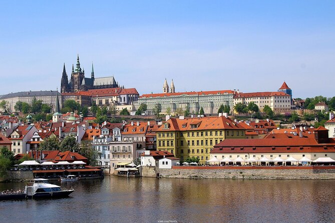 Explore the Historic Prague Castle: Private Half-Day Walking Tour - Stop 3: Old Royal Palace, Gothic and Renaissance mix (30 minutes, ticket not included)