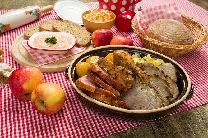 Folklore Dinner with Unlimited Drinks 4course Menu - Families, Kids Menus, and How This Works for Different Group Sizes