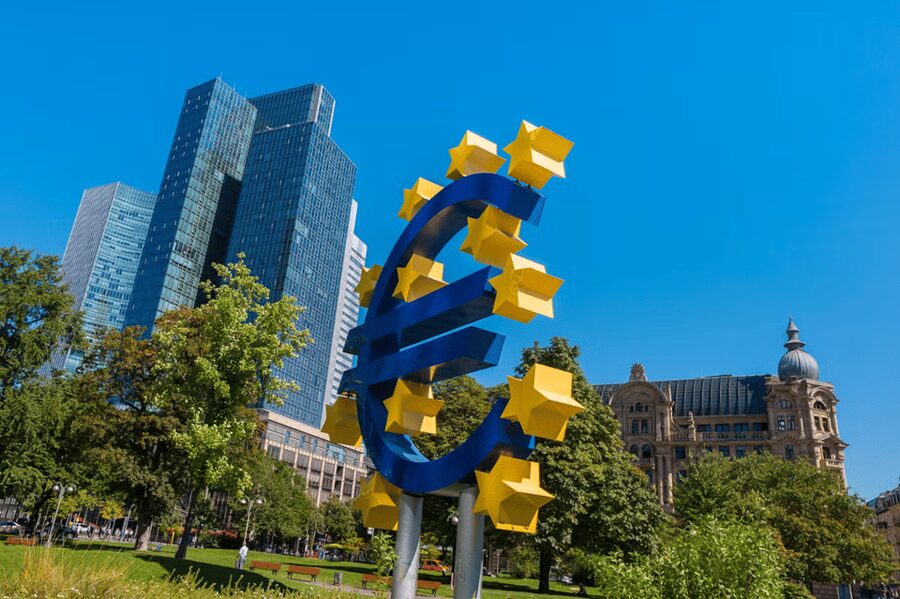 Frankfurt: Guided tour of Frankfurt - Frankfurt City Hall and the Old Town streets with wooden-house charm