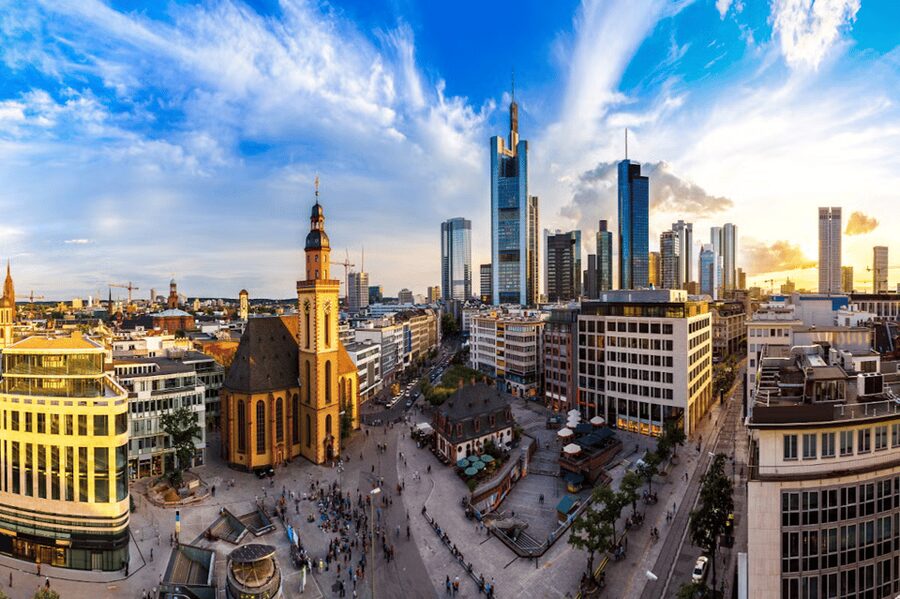Frankfurt: Guided tour of Frankfurt - Starting near the Imperial Church: Cathedral of Saint Bartholomew