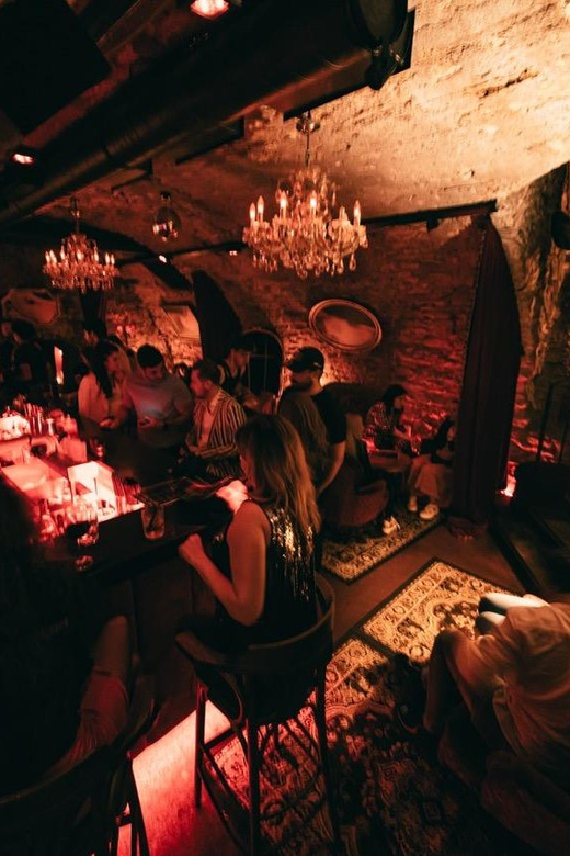 Friday Night Live Music in Old Town at Le Valmont - Cocktails and bar service: planning your drink without getting burned