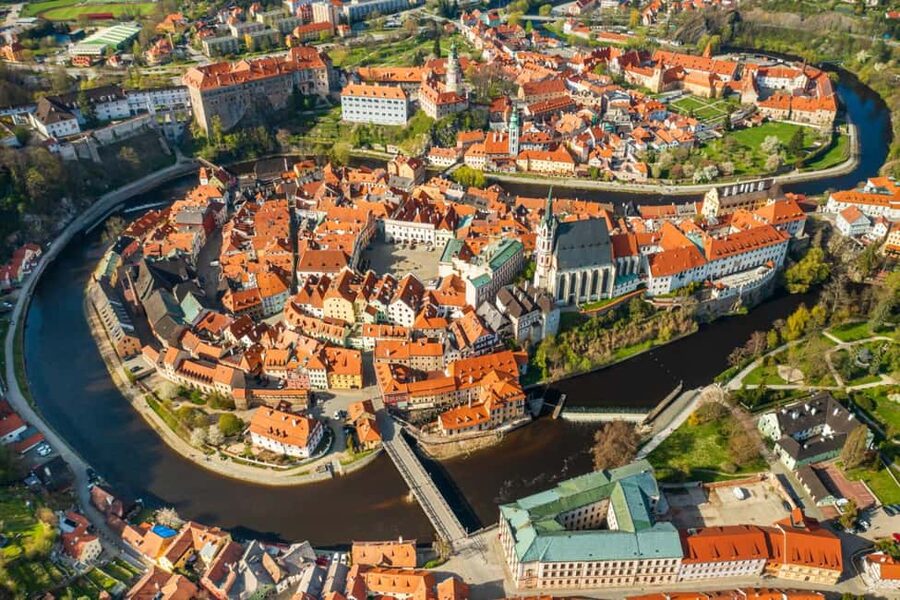 From Prague: Český Krumlov & Holašovice Village Day Tour - The 11-hour pacing: van ride time that actually sets up the day