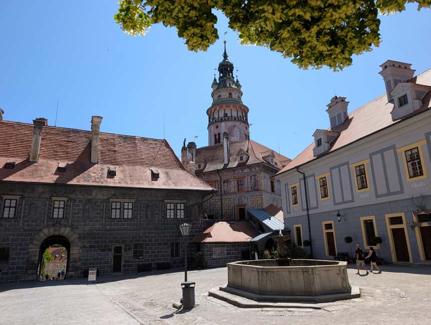 From Prague: Český Krumlov & Holašovice Village Day Tour - How to use your Český Krumlov free time like a pro