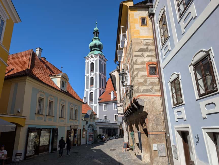 From Prague: Český Krumlov & Holašovice Village Day Tour - Guide style and small-group benefits you can actually feel