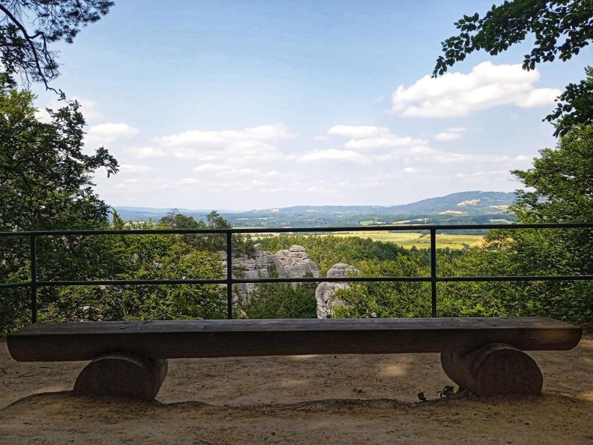 From Prague: Full-Day Bohemian Paradise Guided Hiking Trip - Hlavatice rock lookout and the fast Valdštejn Castle payoff