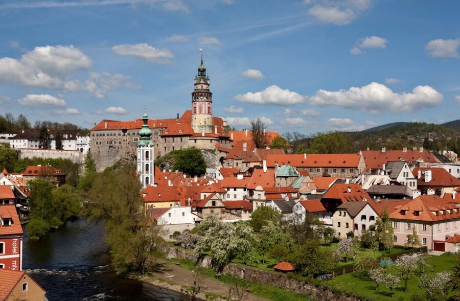 From Prague: Full-Day Český Krumlov Tour with Lunch - The Prague to Český Krumlov drive: how to plan for the long road