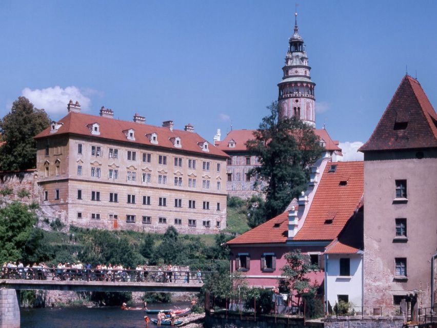 From Prague: Full-Day Český Krumlov Tour with Lunch - Lunch timing and seasonal differences: summer entry vs winter meal