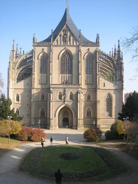 From Prague: Kutna Hora Walking Tour & St. Barbara Cathedral - Where the tour starts in Prague, and how to find it fast