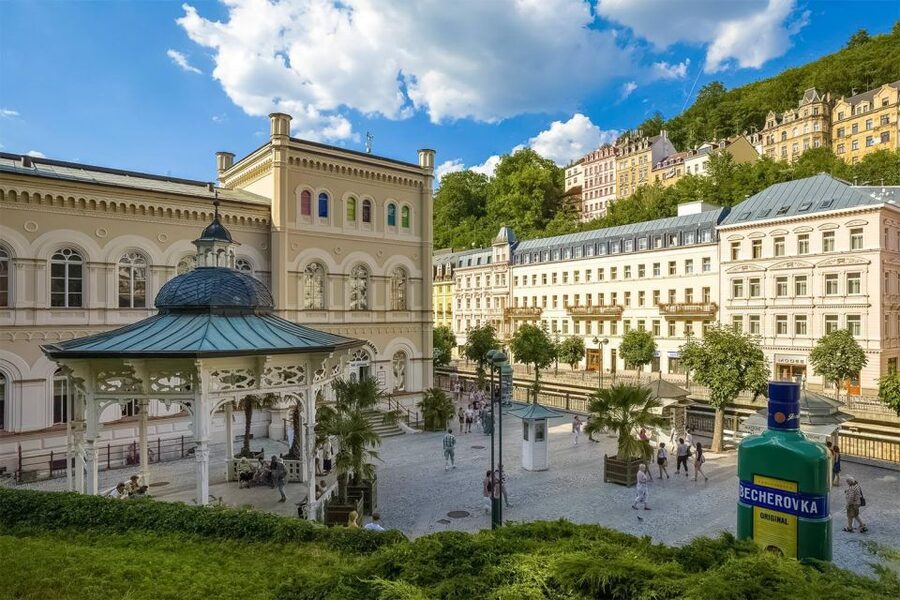 From Prague: One day trip to Karlovy Vary - Why Karlovy Vary Feels Like a Storybook Spa Town