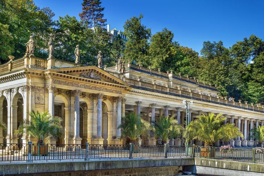 From Prague: Private Karlovy Vary & Crystal Factory Tour - Karlovy Vary walking tour: the basics you need before you soak