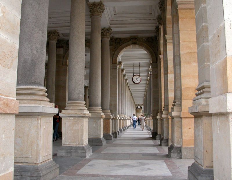 From Prague: Private Karlovy Vary & Crystal Factory Tour - What to bring and how to dress for a 10-hour day
