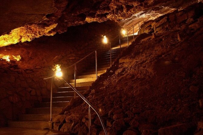 From Prague: Small-Group Karlstejn Castle & Koneprusy Caves Trip - The “Czech Grand Canyon” Moment at Lom Velká Amerika