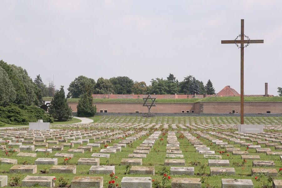 From Prague: Terezin Concentration Camp & Memorial Tour - Your 30 minutes of free time: use it well