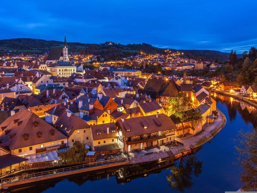 From Prague to Český Krumlov in a small group, with fun incl - Guided Český Krumlov: the 1.5-hour walkthrough that helps everything else click