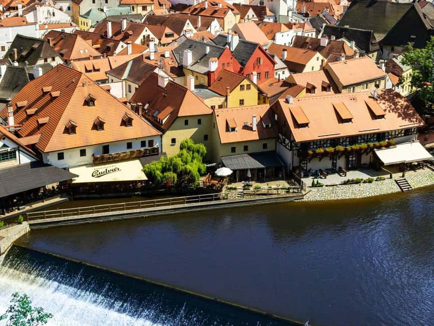From Prague to Český Krumlov in a small group, with fun incl - Bears, legends, and river views: the “small details” that make it fun