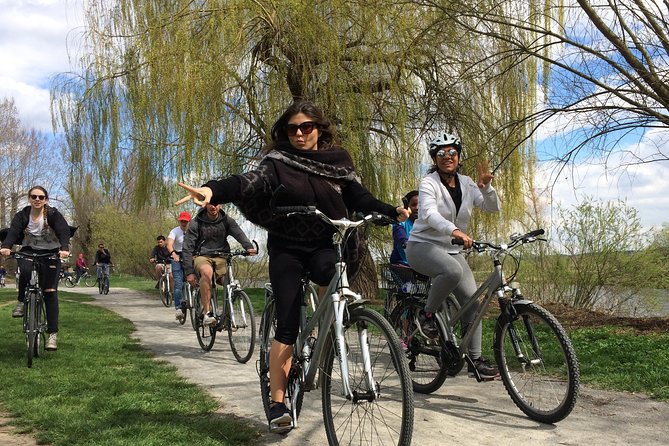 Full-Day Countryside E-Bike Tour to Karlstejn Castle (small group - Starting in Prague: Praha Bike, your 9:30 am start, and first setup