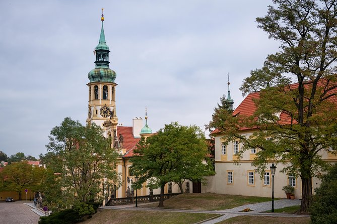 Full-Day Prague Tour with Prague Castle, Lunch and Vltava Cruise - First, the day plan: 10:00 am coach, guided walking, and a Vltava finish at pier 16