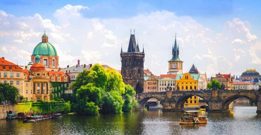 Full-Day Private Trip from Vienna to Prague - Vienna to Prague Transportation: Comfort, Timing, and Expectations