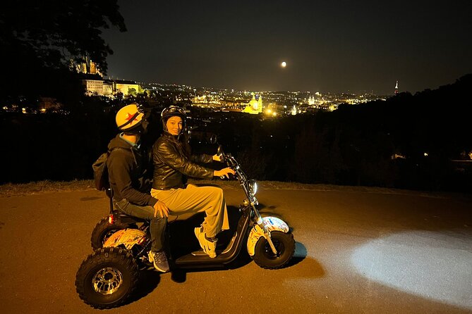 Grand City Tour on E-Trike in Prague - How the e-trikes work with your group