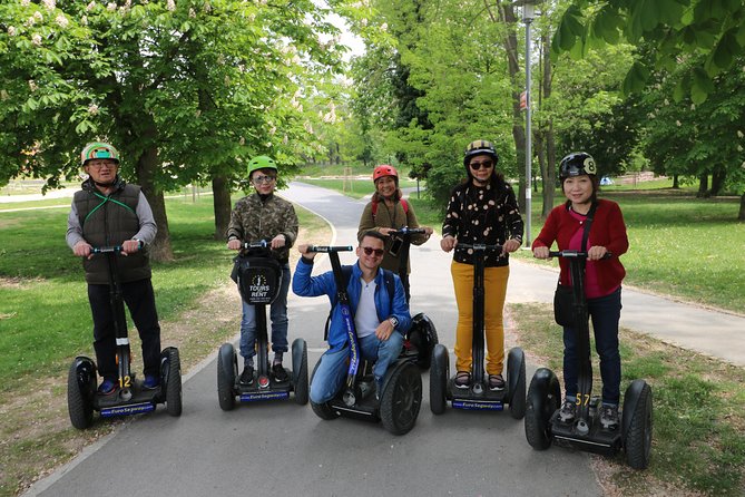 Grandiose half-day guided tour of Prague on Segway and eScooter - The route flow: from Malá Strana up and over, then back through Old Town