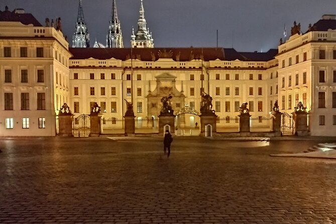 Guided Old Town & Jewish quarter Walking Tour Prague (Tip-based) - Jewish quarter exteriors: Spanish Synagogue area and the older synagogue stop
