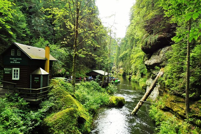Hiking in Bohemian Switzerland - a day trip from Prague - Hiking toward Pravčice Gate: the best first hour is about settling in