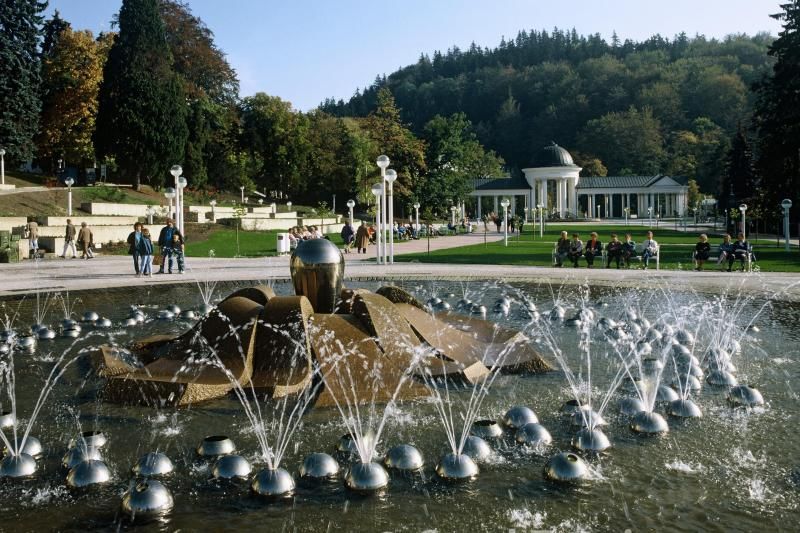 Karlovy Vary & Marianske Lazne Tour from Prague with Lunch - Lunch in Karlovy Vary: refuel before Marianske Lazne