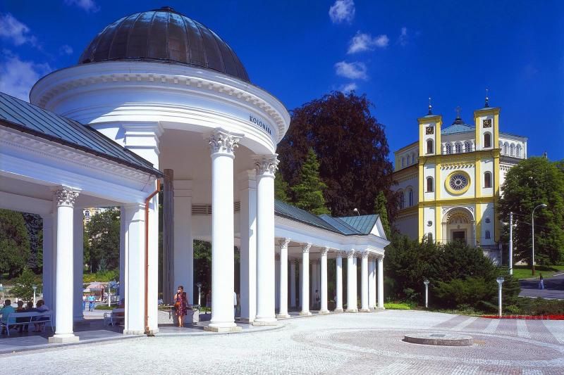 Karlovy Vary & Marianske Lazne Tour from Prague with Lunch - Guide quality can make or break the day