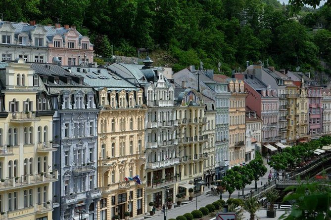 Karlovy Vary - The town of spas, mineral springs and relaxation - The Vřídlo hot spring and the Hot Spring Colonnade stop