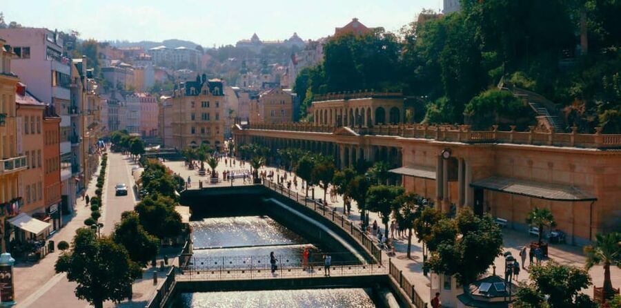 Karlovy Vary: Tourist Cinema Experience - What Happens in Those 20 Minutes on the Big Screen