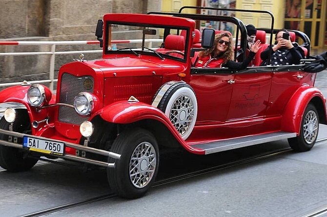 Karlstejn Castle in Vintage Convertible Car - Timing, season, and the weather reality